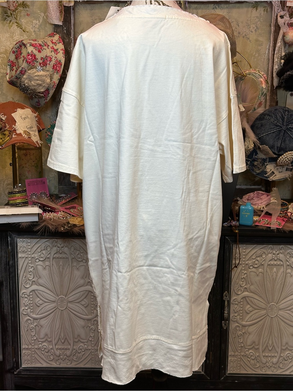 BLUE VELVET White Graphic Splatter T-Shirt Dress with ABSTRACT WOLF Print - Picture 7 of 12